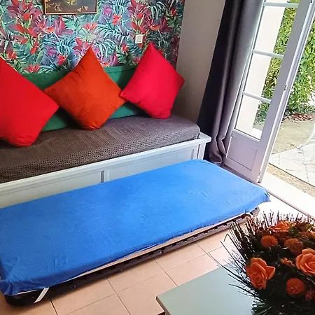 Holiday home Charmante Maison Duplex En Avec Piscine A Monflanquin