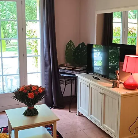Charmante Maison Duplex En Avec Piscine A مونفلاكين
