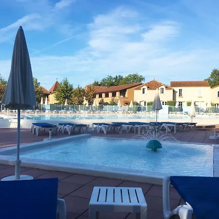 Holiday home Charmante Maison Duplex En Avec Piscine A Monflanquin