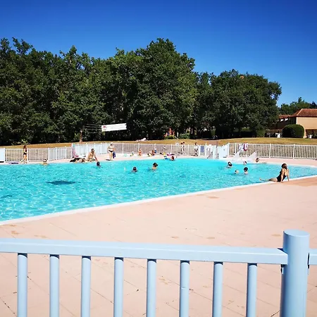 Holiday home Charmante Maison Duplex En Avec Piscine A Monflanquin