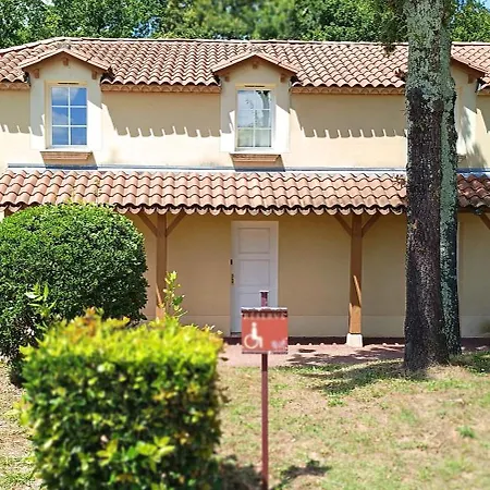 Holiday home Charmante Maison Duplex En Avec Piscine A *