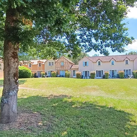 Feriehus Charmante Maison Duplex En Avec Piscine A *