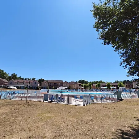 Charmante Maison Duplex En Avec Piscine A Feriehus