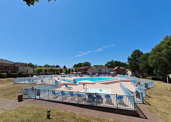 Charmante Maison Duplex En Avec Piscine A مونفلاكين